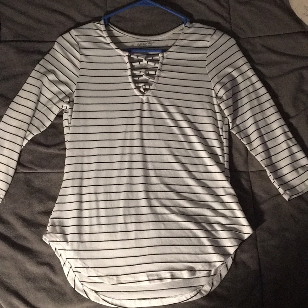 Quarter Sleeve Lace-Up V-Neck Top